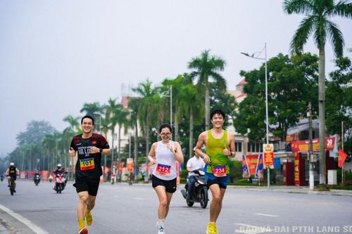 80 vận động viên tham dự giải chạy nội bộ Câu lạc bộ Chạy bộ Lạng Sơn