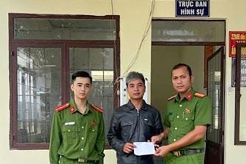 Dân nhặt được tiền, nhờ công an xã tìm người đánh rơi