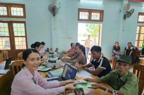 Giải ngân hơn 1,2 tỉ đồng cho các hộ dân có hoàn cảnh khó khăn tại xã Cồn Tiên