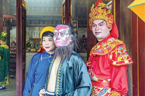 Xem tuồng cổ ở Thanh Bình thự