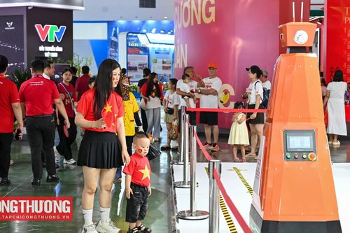 Robot tự động của Nhà máy Thủy điện Sơn La lần đầu được giới thiệu tại triển lãm quốc gia