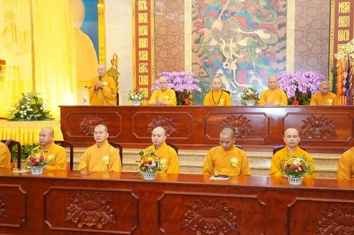 Lễ cài hoa hồng Vu lan - Báo hiếu của khóa tu Ngày An lạc tại Việt Nam Quốc Tự