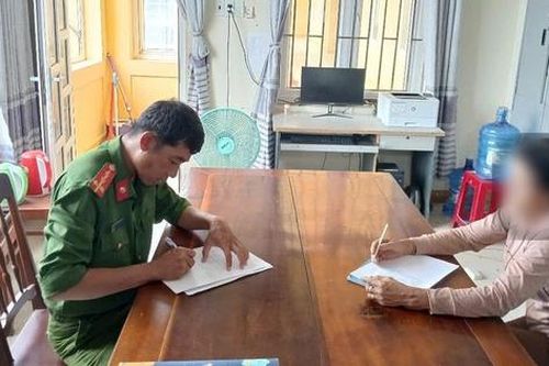 Quảng Ngãi: Đem túi rác vứt bên lề đường, người phụ nữ bị phạt 750.000 đồng