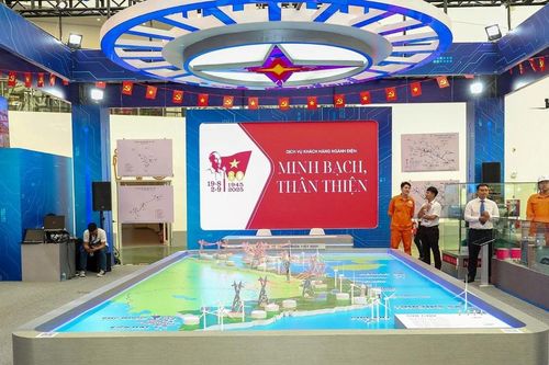 Gian trưng bày của EVN tại Triển lãm Thành tựu đất nước gây ấn tượng với khách tham quan