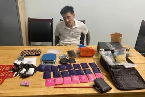 Tạm giam 4 đối tượng mua bán số lượng lớn ma túy ở Hà Nội