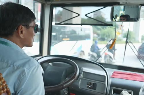 Xe buýt Hà Nội: Văn minh từ những điều tử tế