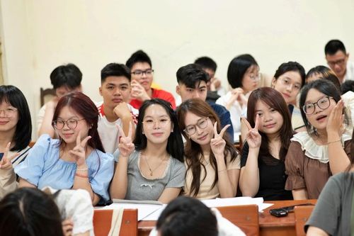 Rộn ràng ngày hội tiếp sinh Học viện Báo chí và Tuyên truyền