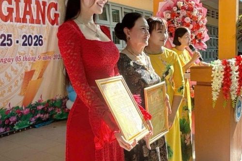 Hoa hậu Phan Thị Mơ trao quà, hỗ trợ học sinh nghèo trước thềm năm học mới