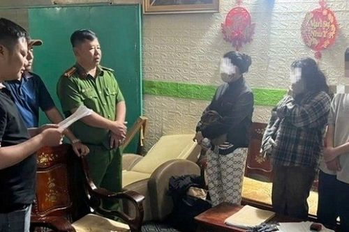 Bắt quả tang 2 đôi nam nữ mua bán dâm giá 700.000 đồng/lượt tại massage Diễm Kiều: 'Bí mật động trời' bị lật tẩy ra sao?