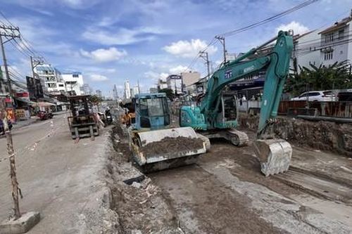 TPHCM: Người dân lại khổ với đào đường, bụi bặm