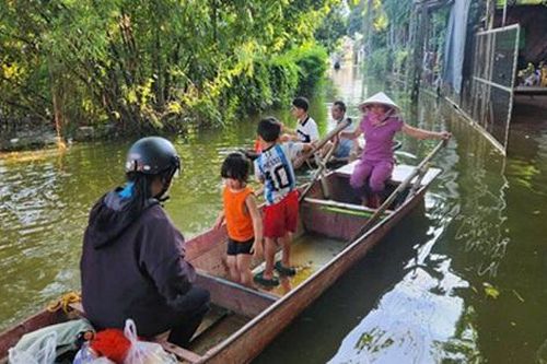 Vùng ven sông Tích ở Hà Nội ngập nhiều ngày, nước rút chậm