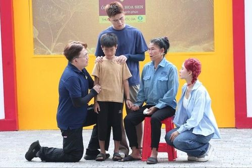 'Em xinh' Ngô Lan Hương xót xa cảnh cậu bé vắng mẹ khi 1 tuổi, cha bị suy thận