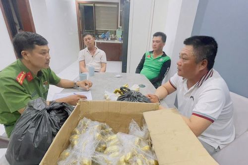 Người phụ nữ bị lừa mất nhẫn vàng trị giá 5000 USD vì 'cổ vật' rởm