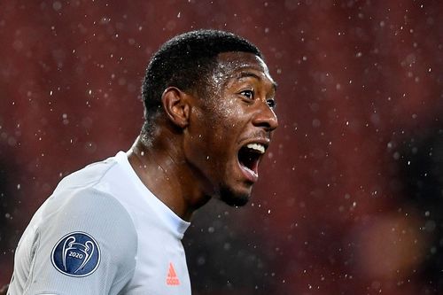 Hố bất ngờ sụt trên sân, sao Real Madrid bị sốc