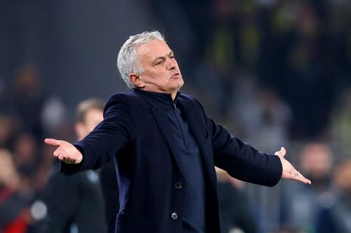 Lý do Fenerbahce sa thải Mourinho