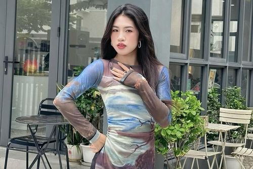 Hot girl bóng đá Thanh Nhã mắc lỗi khi mặc xuyên thấu