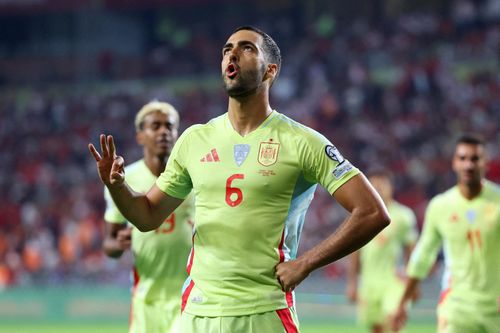 Sao Arsenal lập hat-trick gây sốt