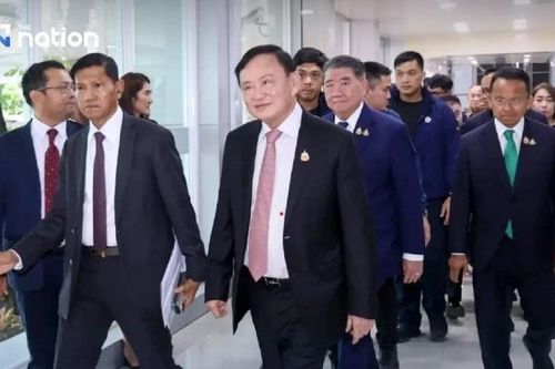 Ông Thaksin trở về Thái Lan