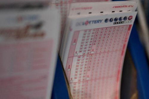 Hai người trúng độc đắc Powerball gần 1,8 tỷ USD tại Mỹ
