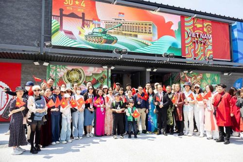 Văn hóa Việt rực rỡ tại xứ sở Mặt trời mọc