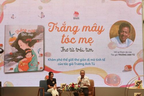 Giao lưu và ra mắt tập thơ 'Trắng mây tóc mẹ'