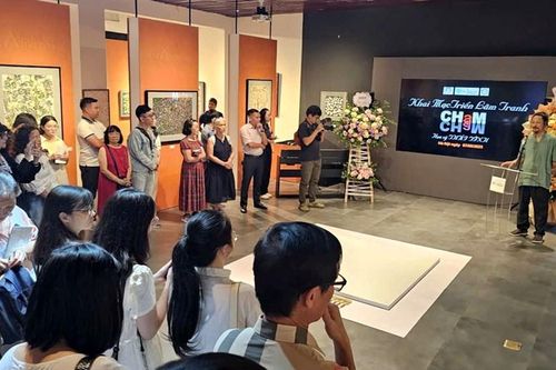 'Chạm' - Hành trình trở về miền tĩnh lặng