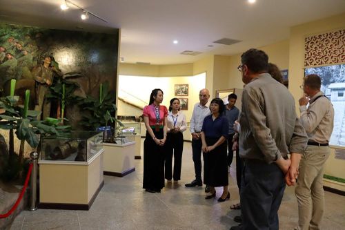 Bảo tàng Chiến thắng Điện Biên Phủ tăng cường hợp tác với Bảo tàng Ký ức chiến tranh Caen (Pháp)