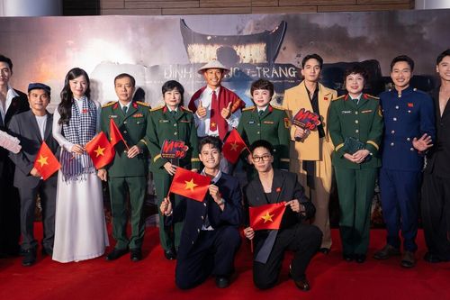 Dàn diễn viên vỡ òa khi 'Mưa đỏ' đạt top 1 doanh thu, đạo diễn tri ân 'đại gia đình' và khán giả