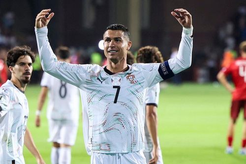 Ronaldo đang bay đến cột mốc 1.000 bàn