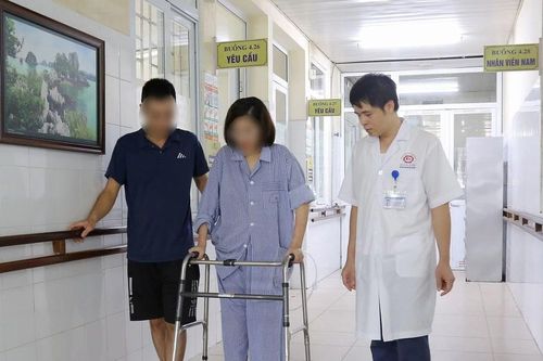 Nắn chỉnh kết hợp xương cứu cô gái nguy kịch do nhảy cầu