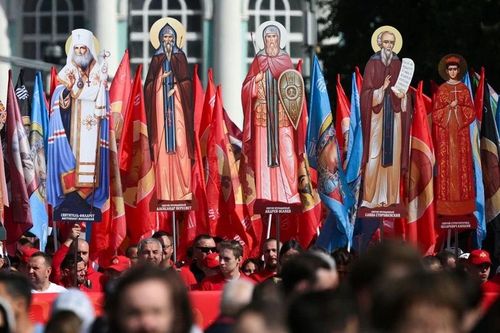 Hàng ngàn người diễu hành trong đoàn rước Chính thống giáo ở Moscow