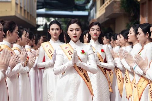 Hoa hậu Kiều Duy tri ân cha mẹ mùa Vu lan báo hiếu