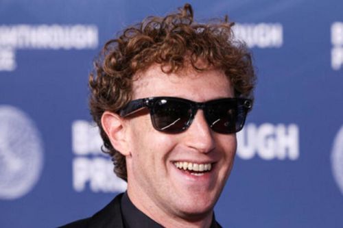 Ông chủ Facebook Mark Zuckerberg bị kiện bởi ... Mark Zuckerberg