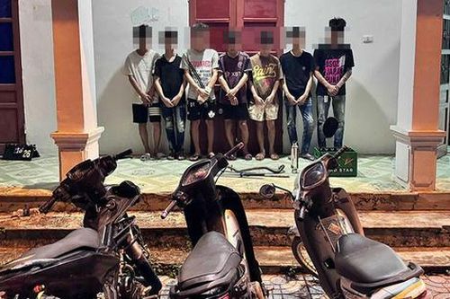 Xử lý nhóm 'quái xế' tuổi teen lạng lách, thách thức người đi đường
