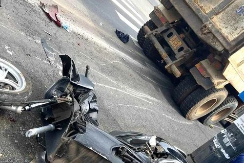 TPHCM: Hãi hùng xe ben 'lùa' loạt xe máy đang dừng đèn đỏ