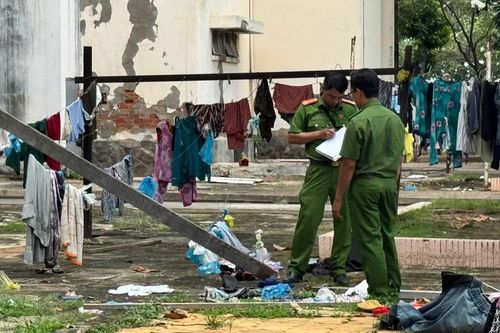 Người đàn ông bịt mắt, nhảy lầu tại Bệnh viện Đa khoa Bình Thuận