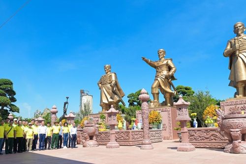 Hội CCB Petrovietnam tham quan Khu di tích Bạch Đằng Giang, ôn lại lịch sử hào hùng dân tộc
