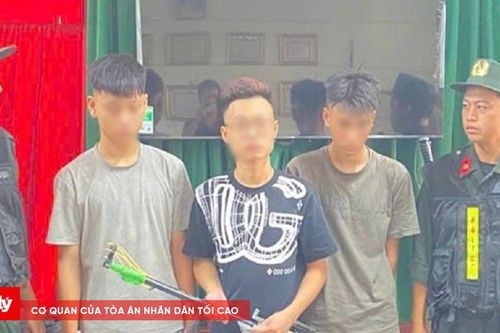 Mang súng tự chế đi giải quyết mâu thuẫn thì gặp ngay Cảnh sát cơ động