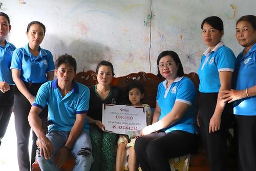 Bạn đọc hỗ trợ bé gái 7 tuổi ở Cần Thơ 3 lần phẫu thuật, hóa trị ung thư