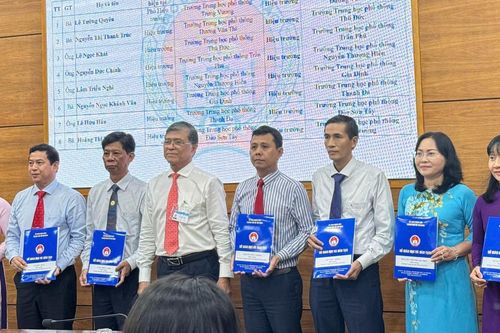 Luân chuyển, bổ nhiệm hàng loạt hiệu trưởng trường 'siêu hot' ở TPHCM