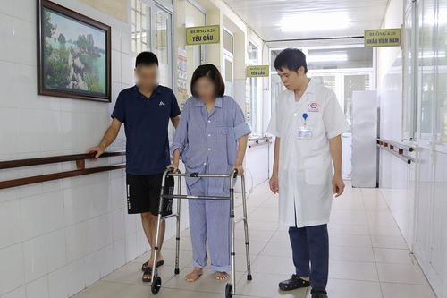 Nỗ lực cứu sống cô gái 31 tuổi nhảy cầu Bãi Cháy do trầm cảm