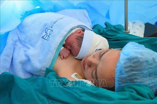 Can thiệp bào thai cứu sống thai nhi có khối u nhau thai lớn