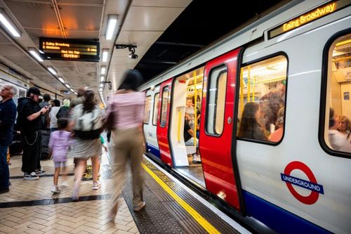 Đình công gây gián đoạn dịch vụ tàu điện ngầm tại London, Anh