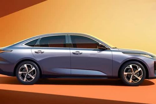 Sedan cùng phân khúc với Toyota Corolla Altis, động cơ tăng áp, chỉ từ giá 270 triệu đồng