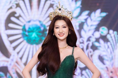 'Soi' nhan sắc Quế Anh qua camera thường trước khi hết nhiệm kỳ Miss Grand Vietnam