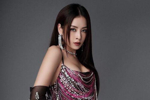 Chi Pu bất ngờ gặp sự cố trên sân khấu
