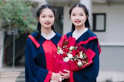 Chị em song sinh trúng tuyển vào Học viện Quân y với điểm tuyệt đối 30/30