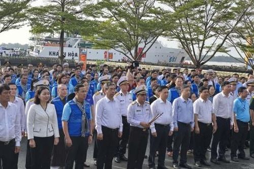 Mang hơi ấm đất liền đến biển đảo Tây Nam và nhà giàn DK1