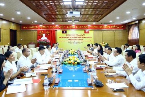 Các đồng chí lãnh đạo tỉnh Bắc Ninh tiếp Đoàn công tác Tạp chí A-lun-may (Lào) và Tạp chí Cộng sản