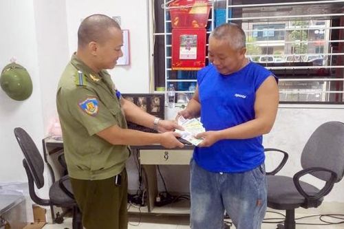 Thương binh Lê Thanh Tư nhặt được của rơi, trả người đánh mất